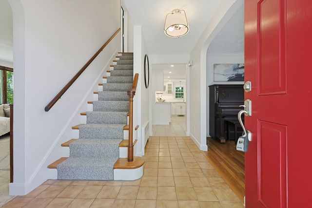 36 Grandview Ave, Melrose, MA 02176