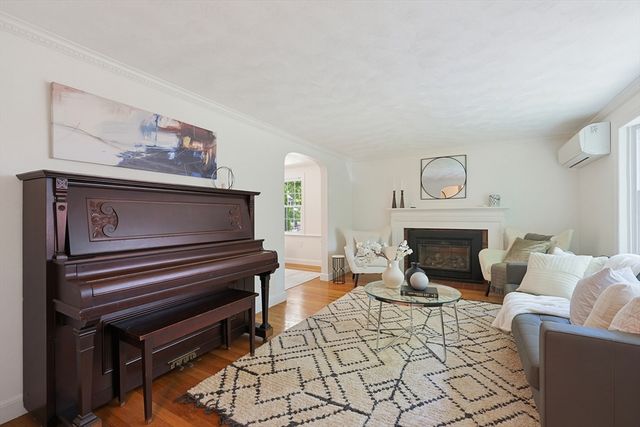 36 Grandview Ave, Melrose, MA 02176