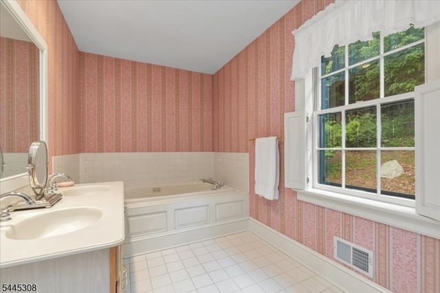 911 Ravine Rd, Lebanon Twp., NJ 07830