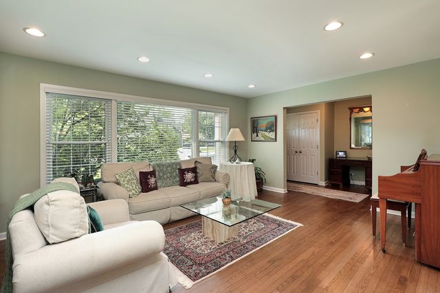 1341 Carlisle Place, Deerfield, IL 60015