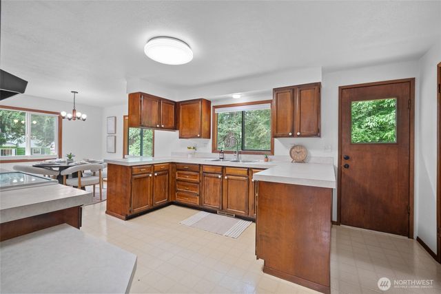 2357 Yew Street Road, Bellingham, WA 98229