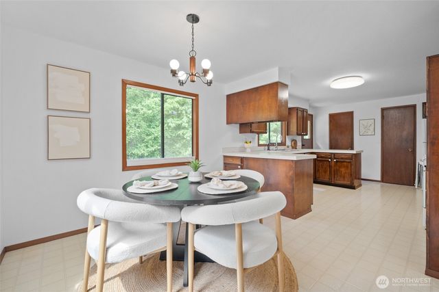 2357 Yew Street Road, Bellingham, WA 98229