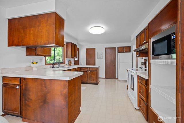 2357 Yew Street Road, Bellingham, WA 98229