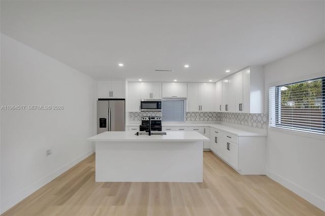 17887 78th Pl, Hialeah, FL 33015