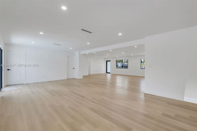 17887 78th Pl, Hialeah, FL 33015