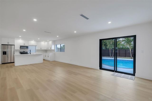 17887 78th Pl, Hialeah, FL 33015