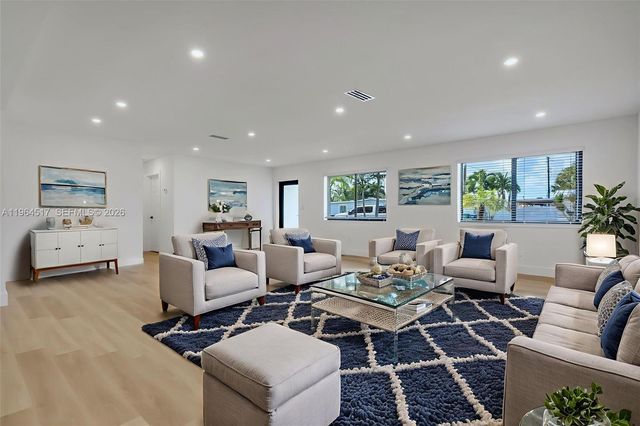 17887 78th Pl, Hialeah, FL 33015