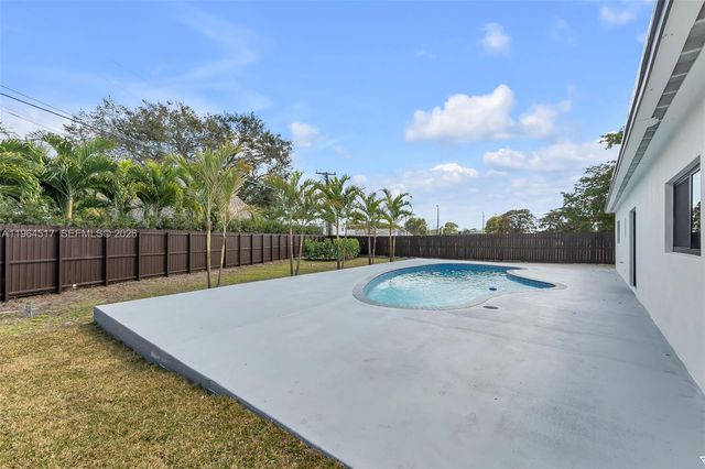 17887 78th Pl, Hialeah, FL 33015