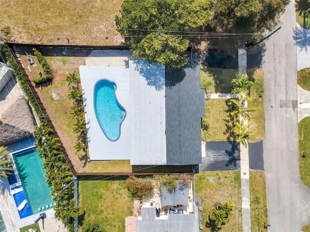 17887 78th Pl, Hialeah, FL 33015