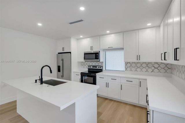 17887 78th Pl, Hialeah, FL 33015