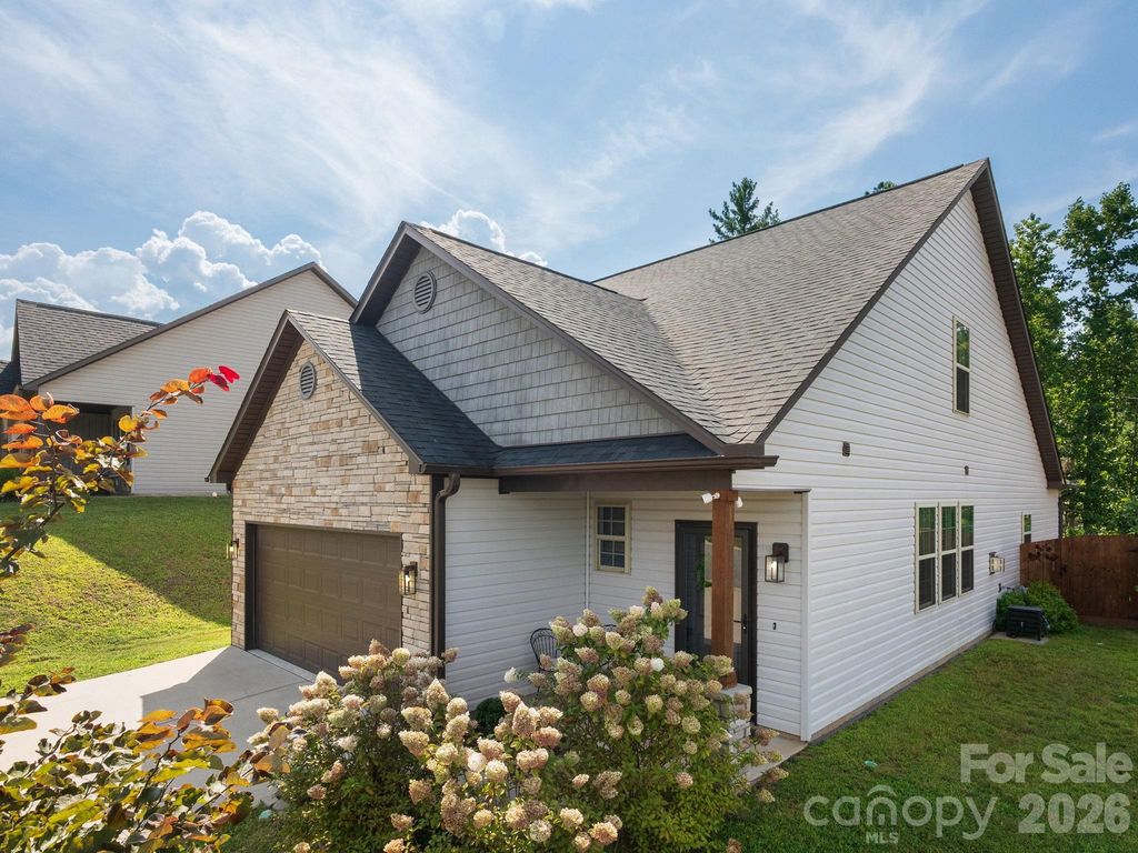 218 Water Leaf Drive, Weaverville, NC 28787