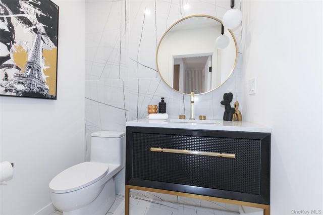 1 Bentley Road, Great Neck, NY 11023