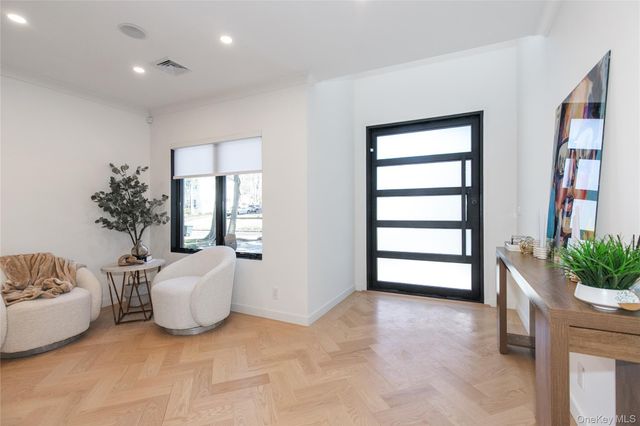 1 Bentley Road, Great Neck, NY 11023