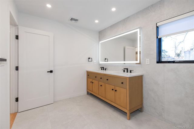 1 Bentley Road, Great Neck, NY 11023