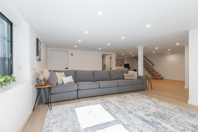 1 Bentley Road, Great Neck, NY 11023