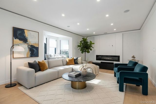 1 Bentley Road, Great Neck, NY 11023