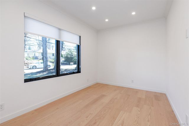 1 Bentley Road, Great Neck, NY 11023