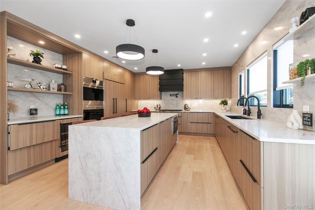 1 Bentley Road, Great Neck, NY 11023