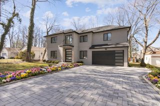 1 Bentley Road, Great Neck, NY 11023