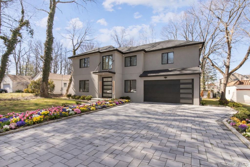 1 Bentley Road, Great Neck, NY 11023