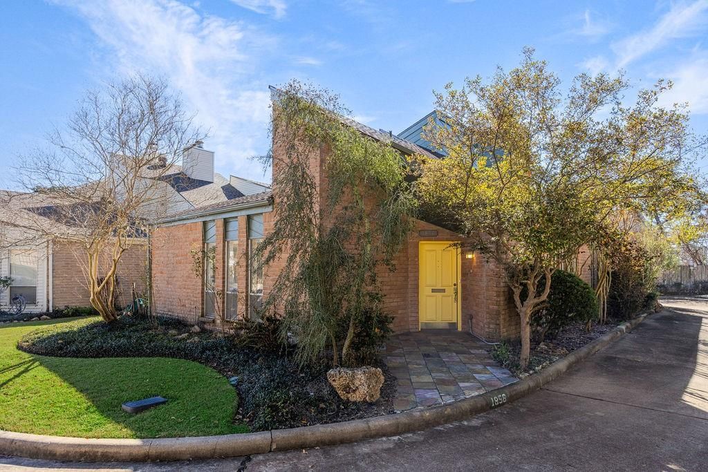 1856 S Gessner Road, Houston, TX 77063