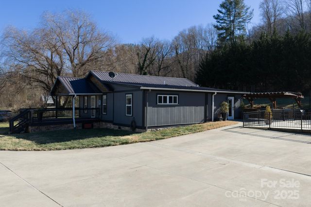 206 Martin Road, Swannanoa, NC 28778