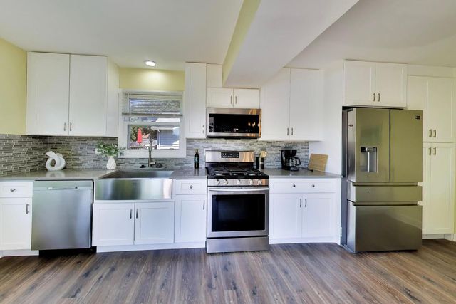 3230 Cashmore Road, Waukegan, IL 60087