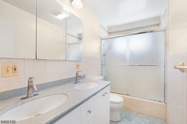 4 Fitzgerald Ave, Clifton City, NJ 07011