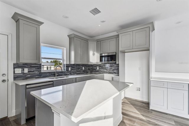 2313 E COLUMBUS DRIVE, Tampa, FL 33605