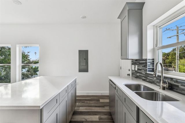 2313 E COLUMBUS DRIVE, Tampa, FL 33605