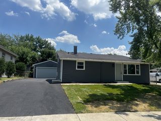 805 Monroe Avenue, Carpentersville, IL 60110