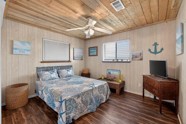 4026 Kent Drive, Galveston, TX 77554