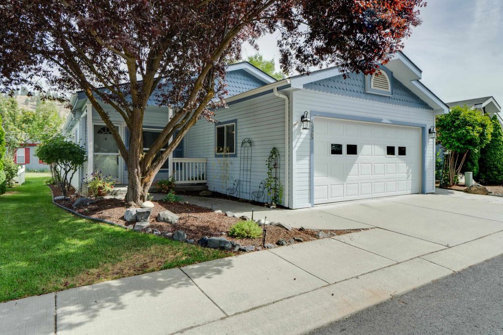 4525 S Sunny Creek Cir, Spokane, WA 99224