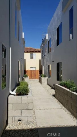 2051 W Florence, Los Angeles, CA 90047