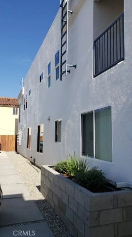 2051 W Florence, Los Angeles, CA 90047