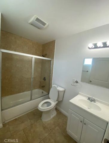 2051 W Florence, Los Angeles, CA 90047