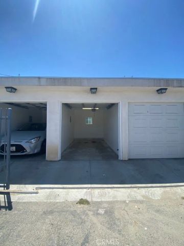 2051 W Florence, Los Angeles, CA 90047