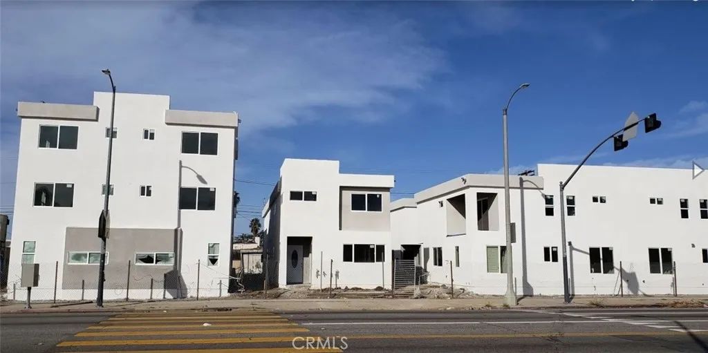2051 W Florence, Los Angeles, CA 90047