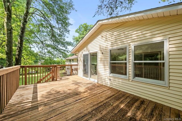 23 Oakland Avenue, Walden, NY 12586