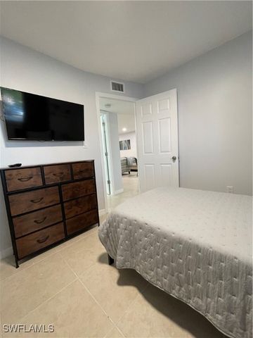 170 Turtle Lake CT 103, Naples, FL 34105