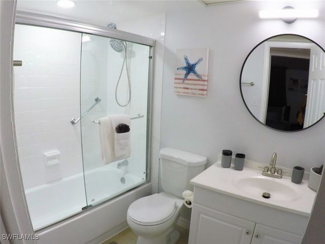 170 Turtle Lake CT 103, Naples, FL 34105