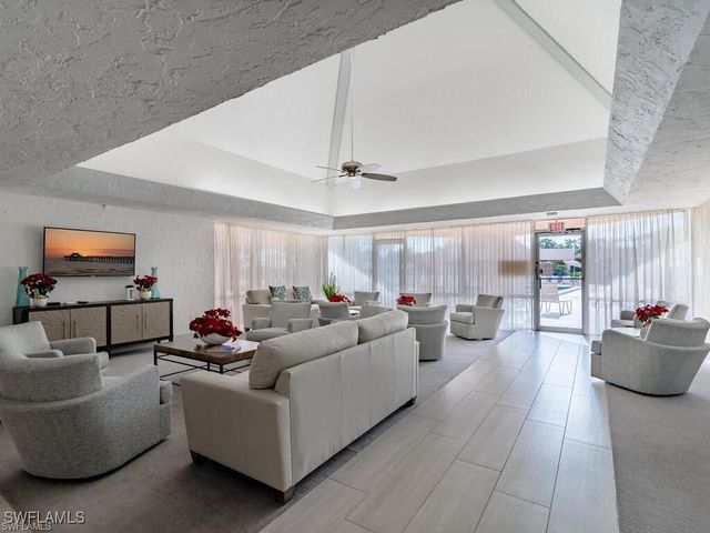 170 Turtle Lake CT 103, Naples, FL 34105