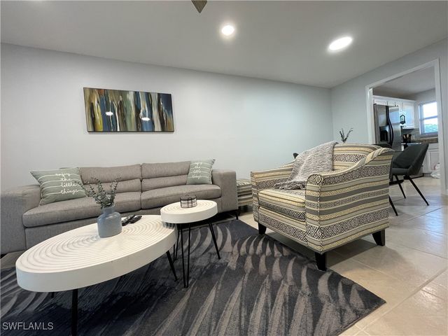 170 Turtle Lake CT 103, Naples, FL 34105