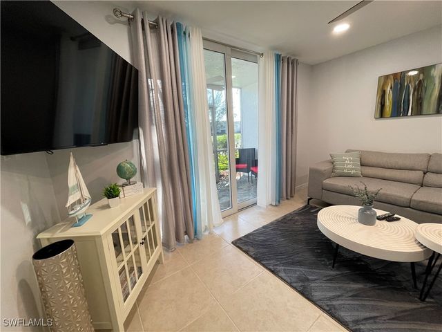 170 Turtle Lake CT 103, Naples, FL 34105