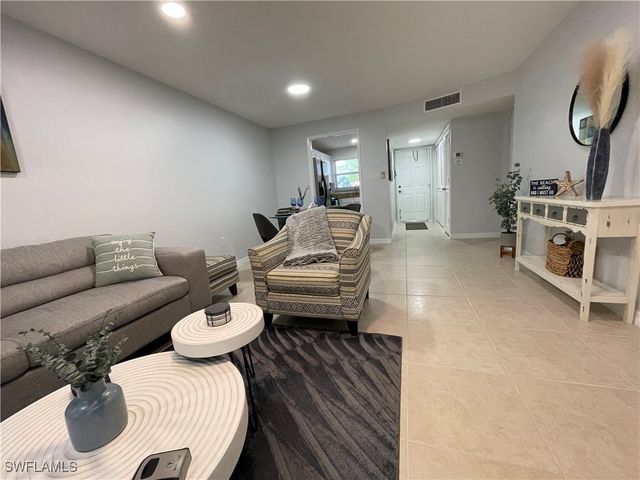 170 Turtle Lake CT 103, Naples, FL 34105