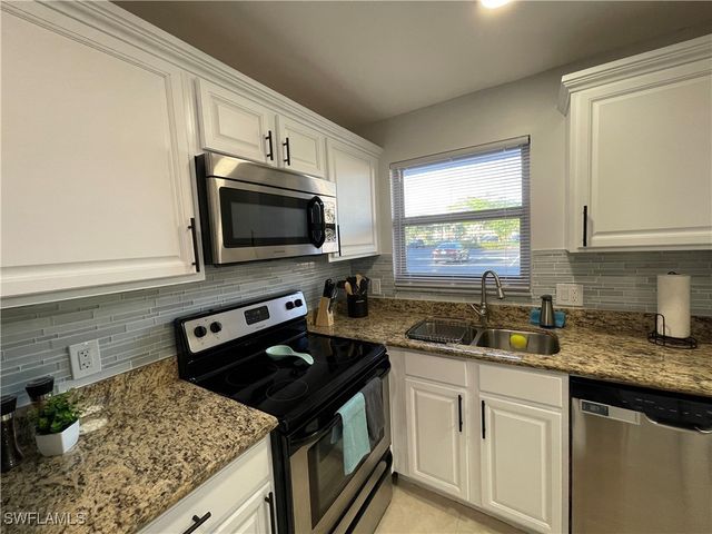 170 Turtle Lake CT 103, Naples, FL 34105