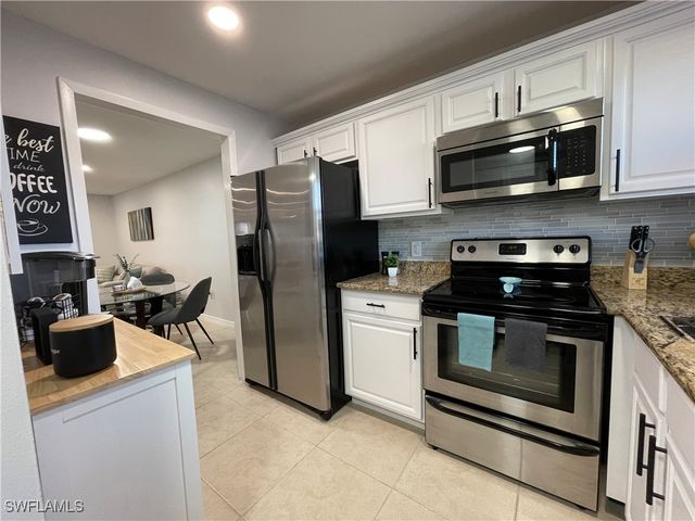 170 Turtle Lake CT 103, Naples, FL 34105