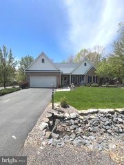 1 PINEWOOD CIRCLE, Hazleton, PA 18202