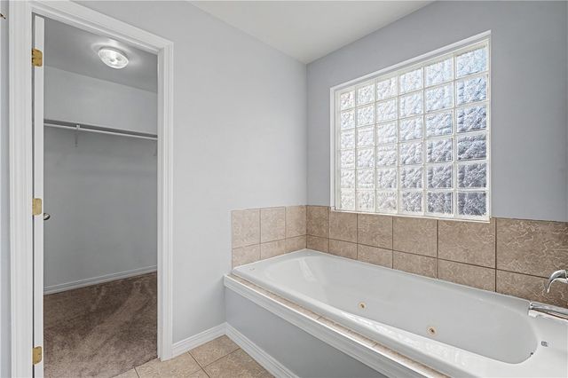 585 Lynn Drive, Pea Ridge, AR 72751