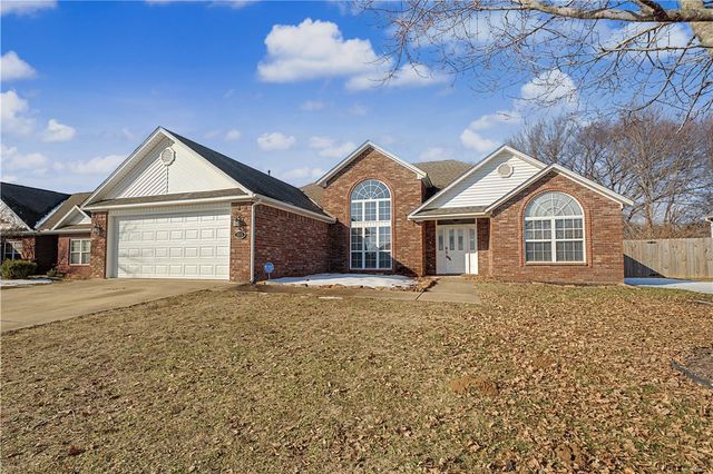 585 Lynn Drive, Pea Ridge, AR 72751
